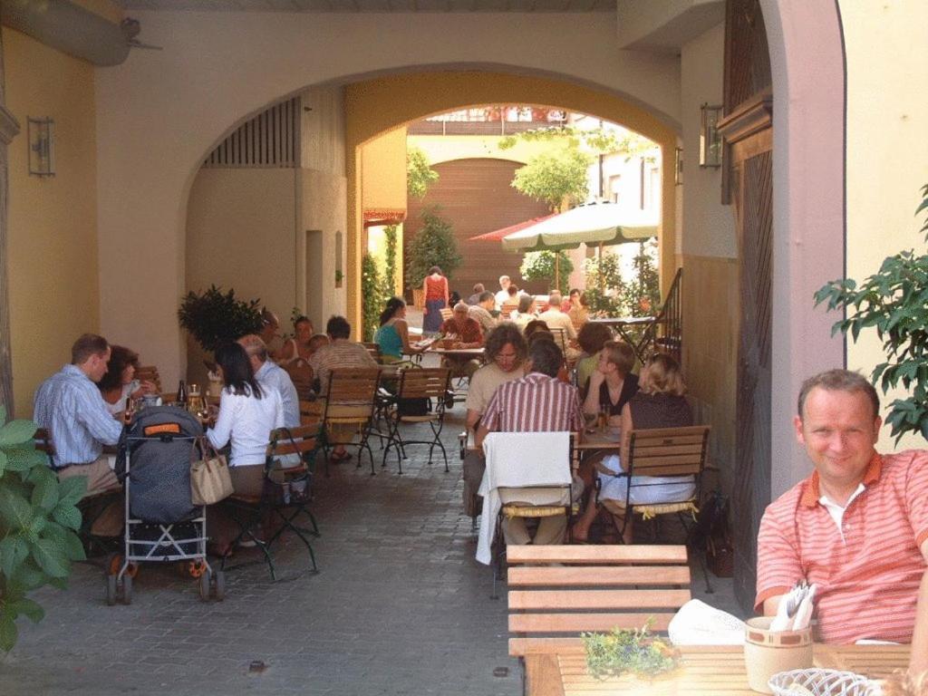 Gasthof Zum Weissen Lamm Sommerach Zewnętrze zdjęcie